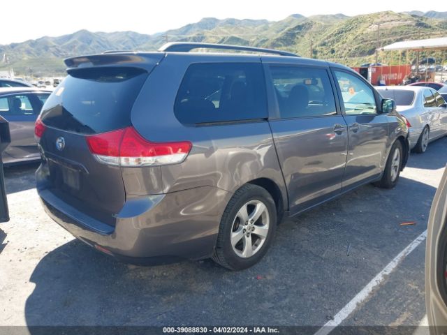 Photo 3 VIN: 5TDKK3DC3BS035804 - TOYOTA SIENNA 