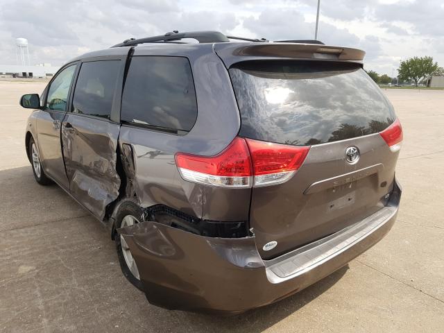 Photo 2 VIN: 5TDKK3DC3BS036256 - TOYOTA SIENNA LE 