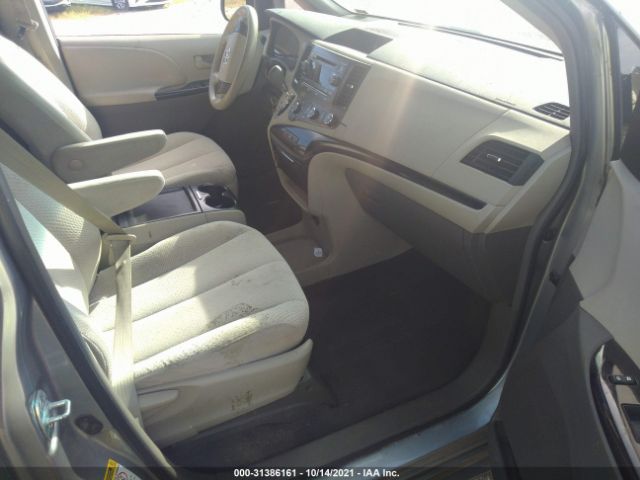 Photo 4 VIN: 5TDKK3DC3BS036757 - TOYOTA SIENNA 