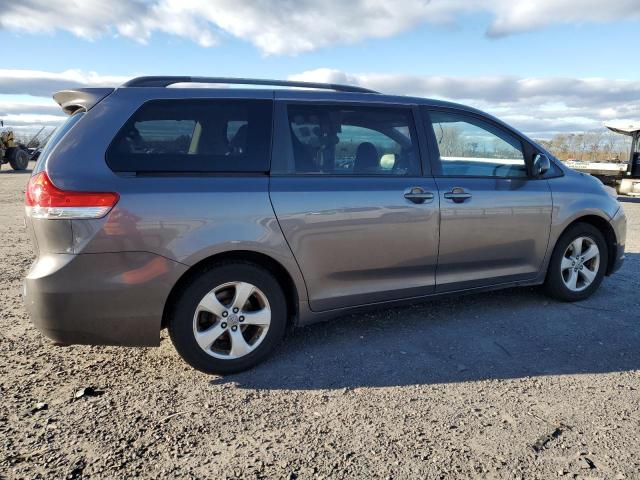 Photo 2 VIN: 5TDKK3DC3BS043241 - TOYOTA SIENNA LE 