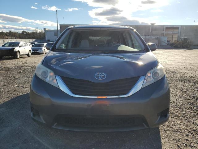 Photo 4 VIN: 5TDKK3DC3BS043241 - TOYOTA SIENNA LE 