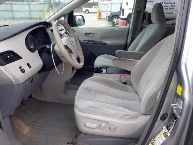 Photo 6 VIN: 5TDKK3DC3BS052408 - TOYOTA SIENNA LE 