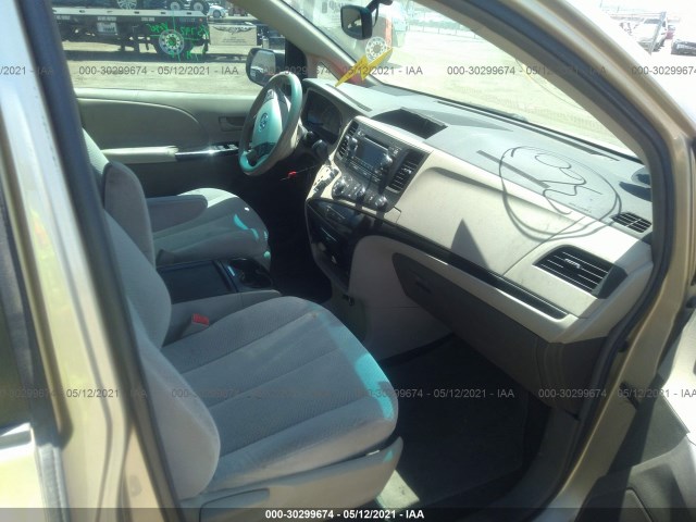 Photo 4 VIN: 5TDKK3DC3BS055762 - TOYOTA SIENNA 