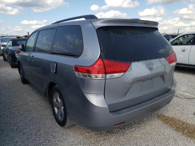 Photo 2 VIN: 5TDKK3DC3BS058578 - TOYOTA SIENNA LE 