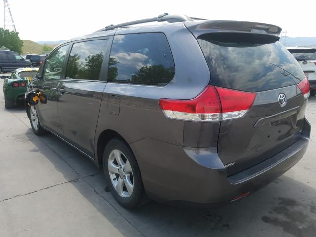 Photo 2 VIN: 5TDKK3DC3BS064798 - TOYOTA SIENNA LE 