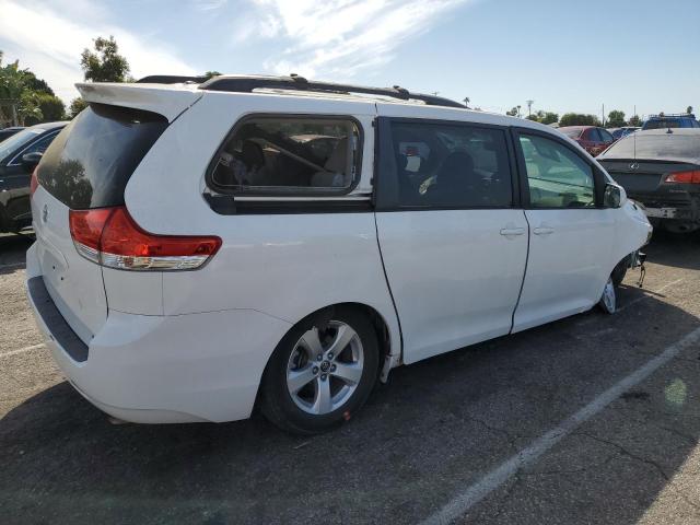 Photo 2 VIN: 5TDKK3DC3BS077664 - TOYOTA SIENNA LE 