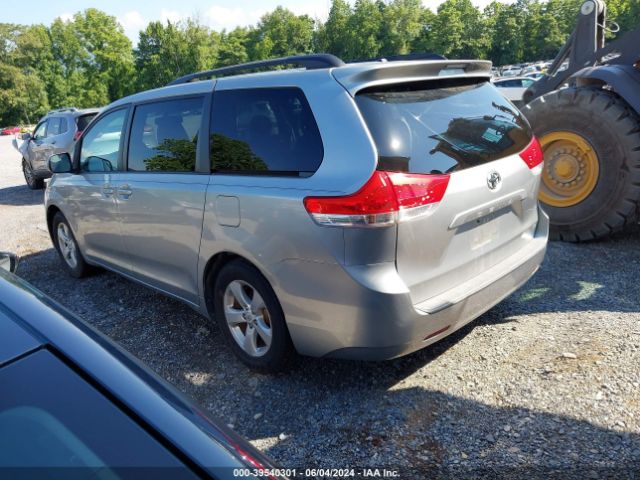 Photo 2 VIN: 5TDKK3DC3BS079673 - TOYOTA SIENNA 