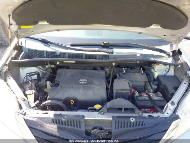 Photo 9 VIN: 5TDKK3DC3BS079673 - TOYOTA SIENNA 