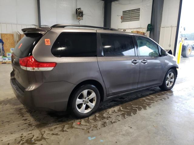 Photo 2 VIN: 5TDKK3DC3BS101171 - TOYOTA SIENNA LE 