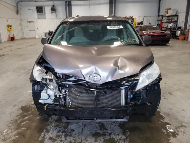 Photo 4 VIN: 5TDKK3DC3BS101171 - TOYOTA SIENNA LE 