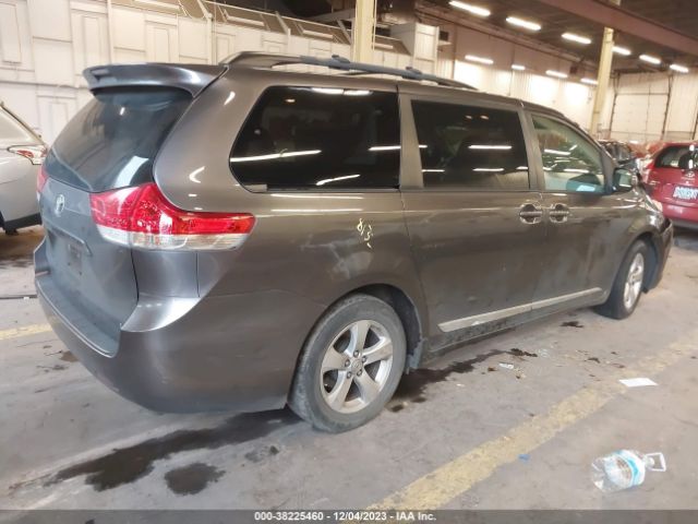 Photo 3 VIN: 5TDKK3DC3BS102370 - TOYOTA SIENNA 