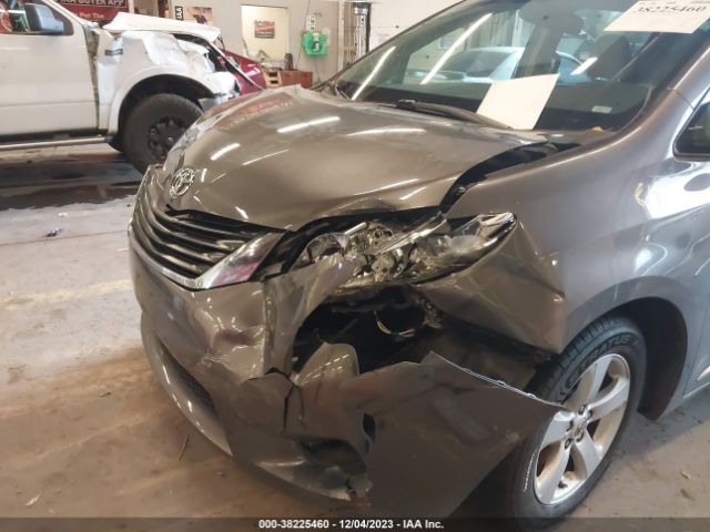 Photo 5 VIN: 5TDKK3DC3BS102370 - TOYOTA SIENNA 