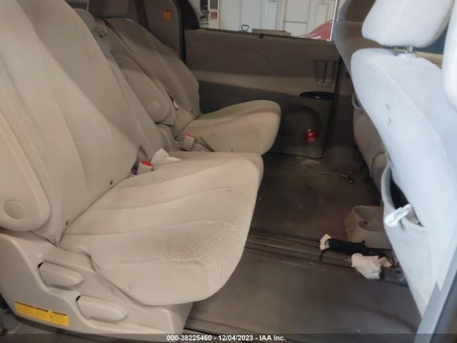 Photo 7 VIN: 5TDKK3DC3BS102370 - TOYOTA SIENNA 