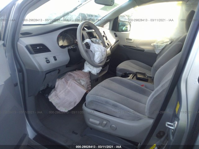 Photo 4 VIN: 5TDKK3DC3BS102580 - TOYOTA SIENNA 