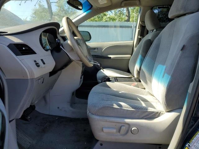 Photo 6 VIN: 5TDKK3DC3BS102790 - TOYOTA SIENNA LE 