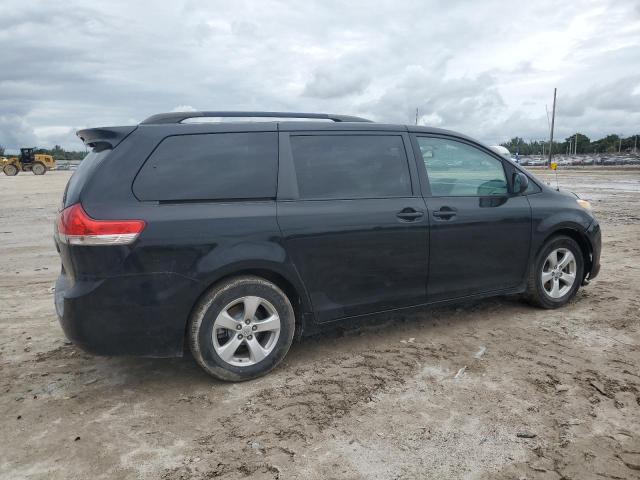 Photo 2 VIN: 5TDKK3DC3BS106922 - TOYOTA SIENNA LE 