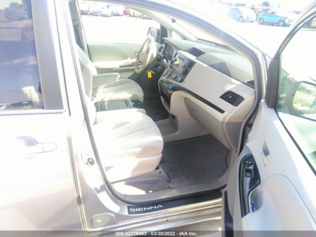 Photo 4 VIN: 5TDKK3DC3BS116401 - TOYOTA SIENNA 