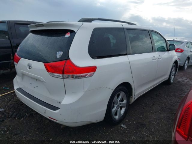 Photo 3 VIN: 5TDKK3DC3BS117015 - TOYOTA SIENNA 