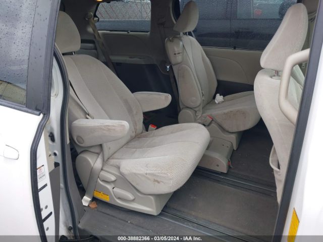 Photo 7 VIN: 5TDKK3DC3BS117015 - TOYOTA SIENNA 