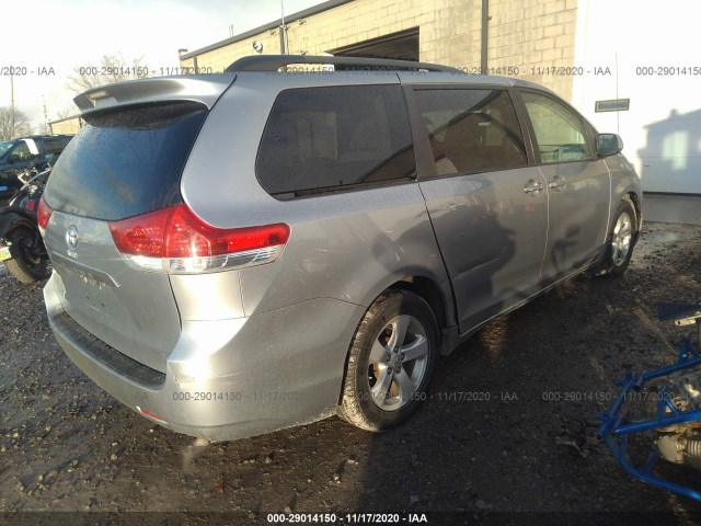 Photo 3 VIN: 5TDKK3DC3BS118469 - TOYOTA SIENNA 