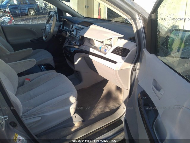 Photo 4 VIN: 5TDKK3DC3BS118469 - TOYOTA SIENNA 