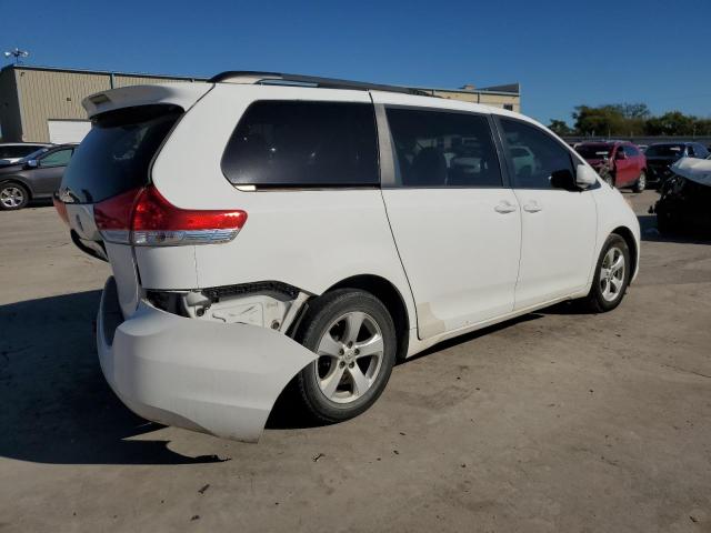 Photo 2 VIN: 5TDKK3DC3BS121548 - TOYOTA SIENNA LE 