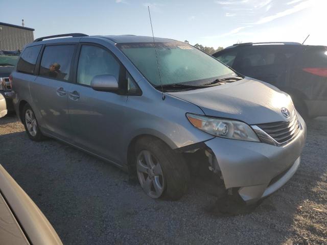 Photo 3 VIN: 5TDKK3DC3BS127320 - TOYOTA SIENNA LE 