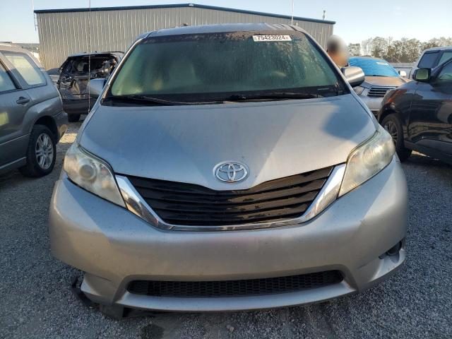 Photo 4 VIN: 5TDKK3DC3BS127320 - TOYOTA SIENNA LE 