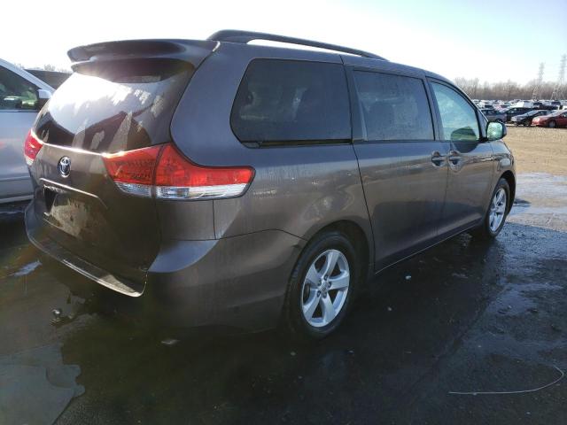 Photo 2 VIN: 5TDKK3DC3BS132338 - TOYOTA SIENNA LE 