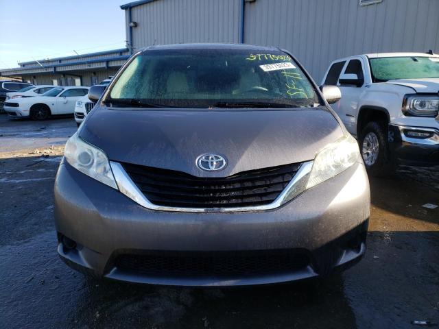 Photo 4 VIN: 5TDKK3DC3BS132338 - TOYOTA SIENNA LE 