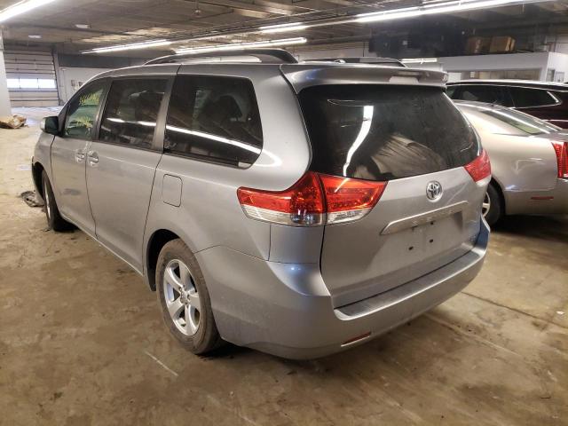 Photo 2 VIN: 5TDKK3DC3BS134736 - TOYOTA SIENNA LE 