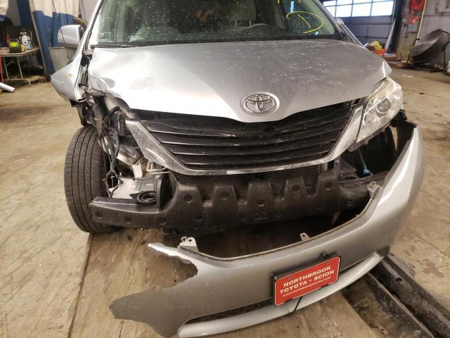 Photo 8 VIN: 5TDKK3DC3BS134736 - TOYOTA SIENNA LE 