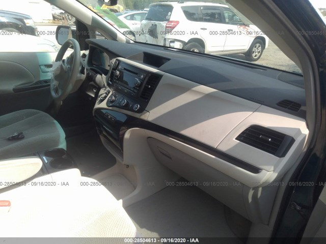 Photo 4 VIN: 5TDKK3DC3BS138379 - TOYOTA SIENNA 