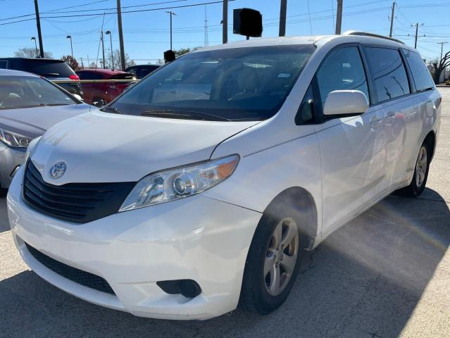 Photo 1 VIN: 5TDKK3DC3BS142156 - TOYOTA SIENNA LE 