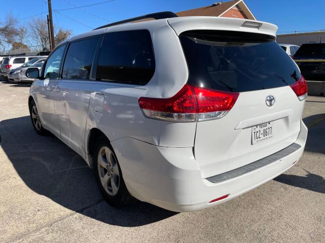 Photo 2 VIN: 5TDKK3DC3BS142156 - TOYOTA SIENNA LE 