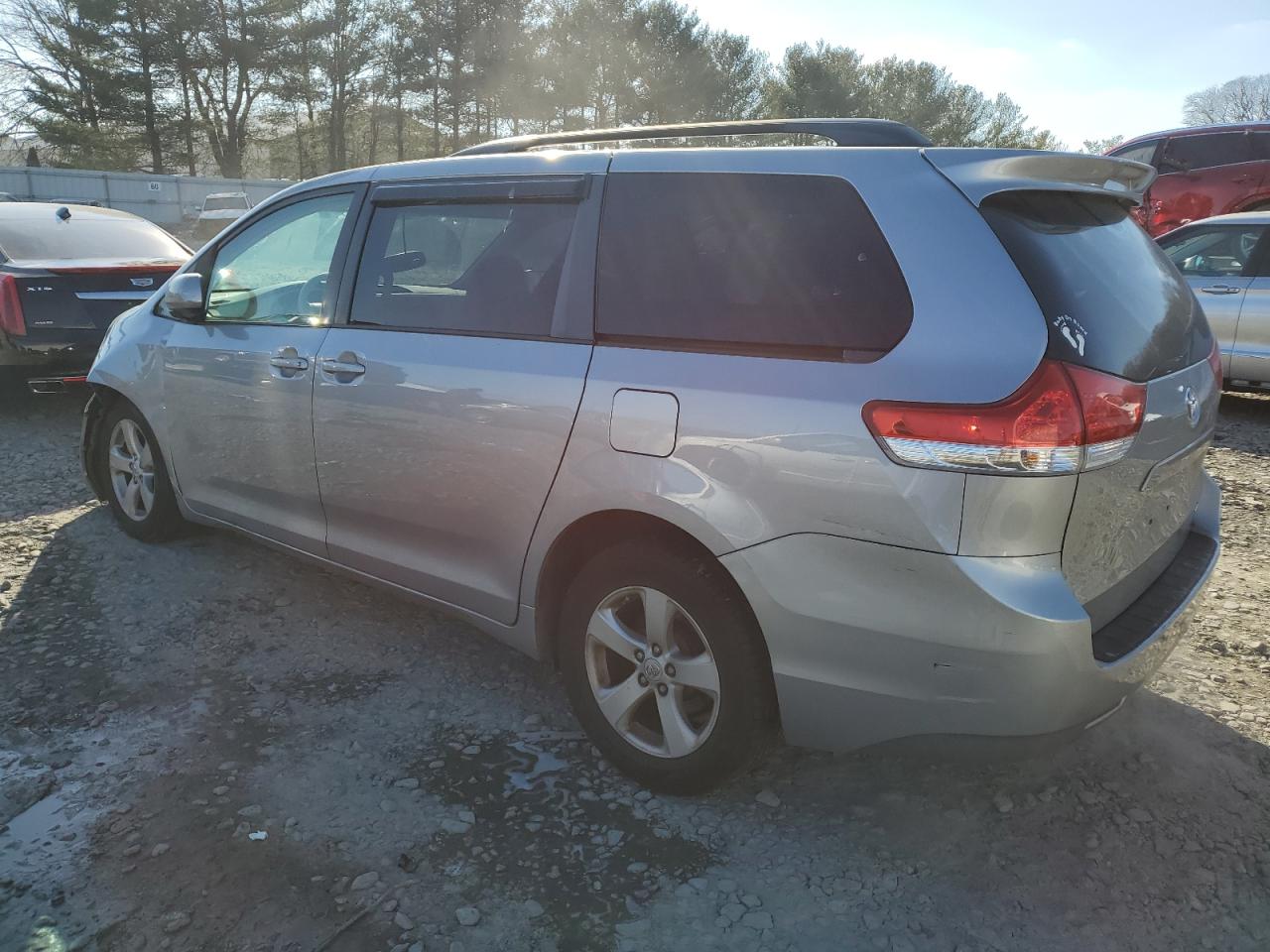 Photo 1 VIN: 5TDKK3DC3BS167462 - TOYOTA SIENNA 