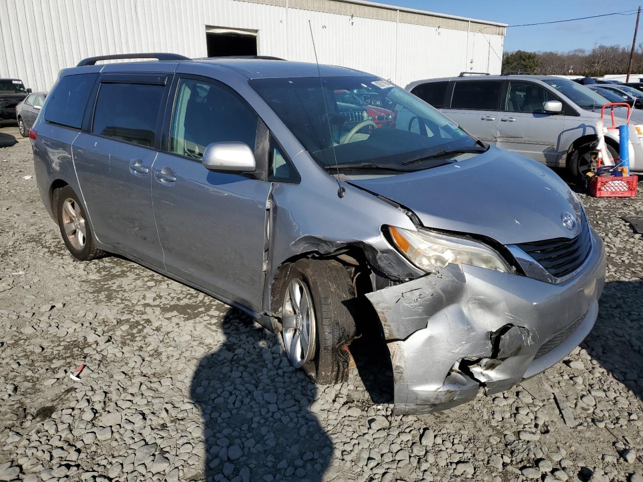 Photo 3 VIN: 5TDKK3DC3BS167462 - TOYOTA SIENNA 