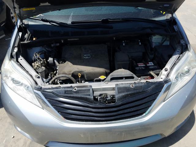 Photo 6 VIN: 5TDKK3DC3BS172757 - TOYOTA SIENNA LE 