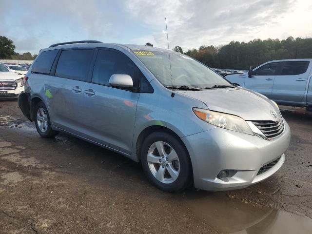 Photo 3 VIN: 5TDKK3DC3CS189219 - TOYOTA SIENNA LE 