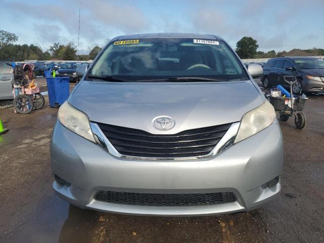 Photo 4 VIN: 5TDKK3DC3CS189219 - TOYOTA SIENNA LE 