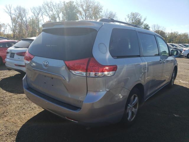 Photo 2 VIN: 5TDKK3DC3CS196686 - TOYOTA SIENNA LE 