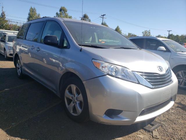 Photo 3 VIN: 5TDKK3DC3CS196686 - TOYOTA SIENNA LE 