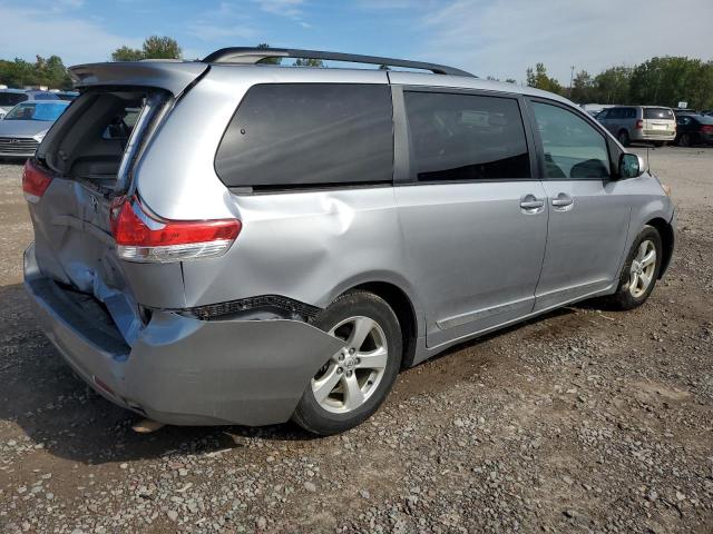 Photo 2 VIN: 5TDKK3DC3CS198020 - TOYOTA SIENNA LE 