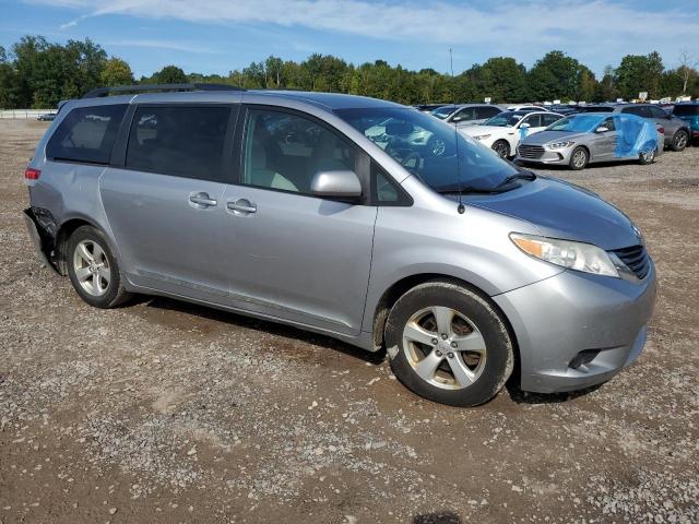 Photo 3 VIN: 5TDKK3DC3CS198020 - TOYOTA SIENNA LE 