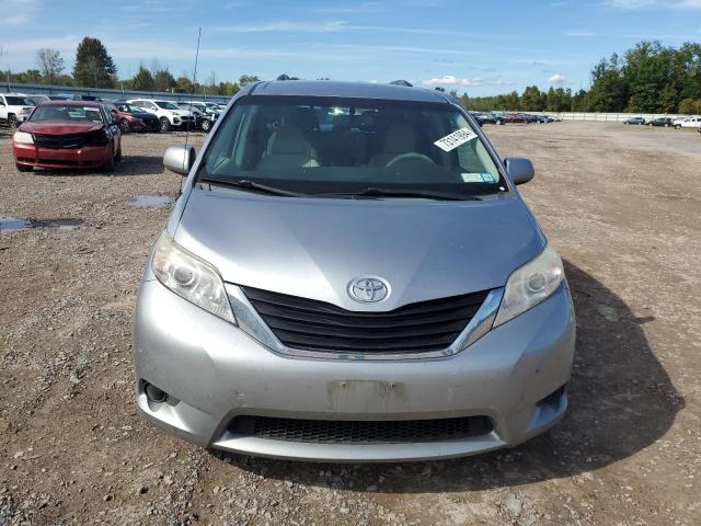 Photo 4 VIN: 5TDKK3DC3CS198020 - TOYOTA SIENNA LE 