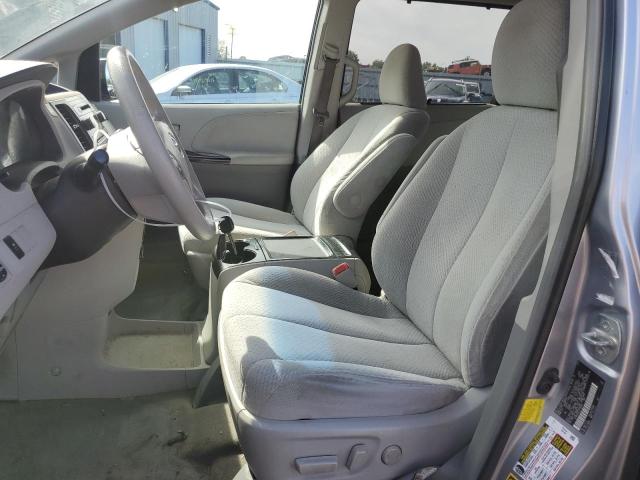 Photo 6 VIN: 5TDKK3DC3CS198020 - TOYOTA SIENNA LE 