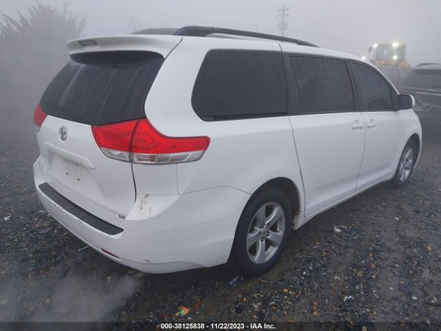 Photo 3 VIN: 5TDKK3DC3CS202843 - TOYOTA SIENNA 