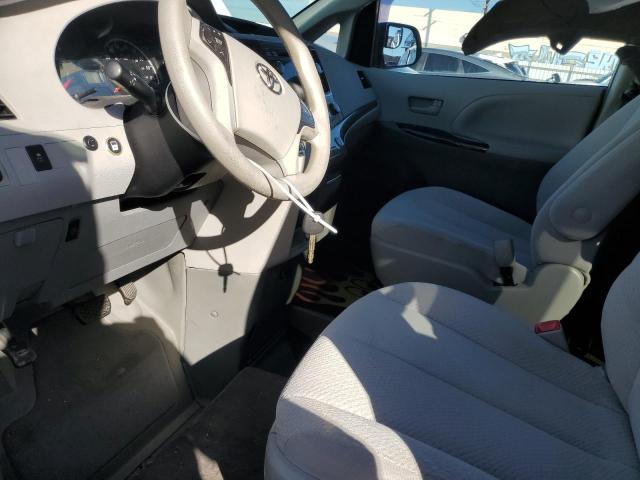 Photo 6 VIN: 5TDKK3DC3CS203166 - TOYOTA SIENNA LE 