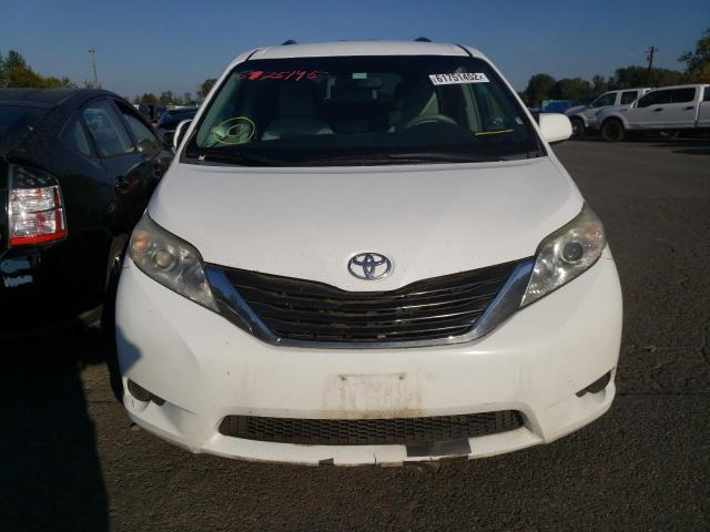 Photo 8 VIN: 5TDKK3DC3CS203412 - TOYOTA SIENNA LE 