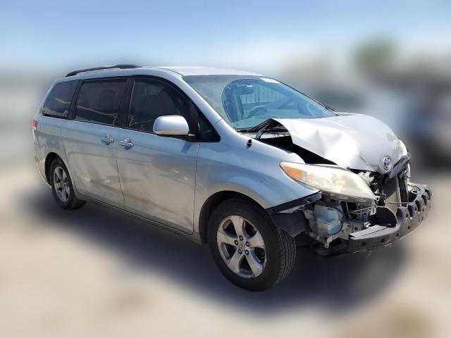 Photo 3 VIN: 5TDKK3DC3CS207752 - TOYOTA SIENNA LE 